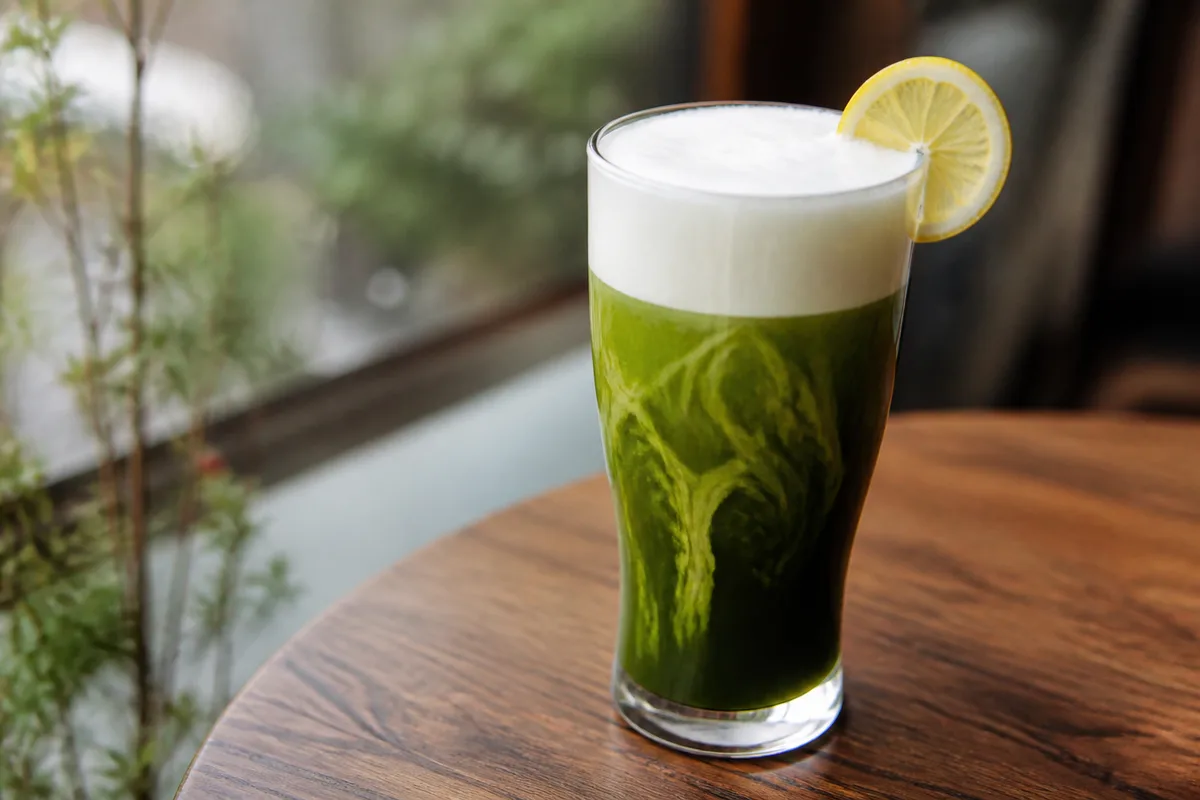 抹茶のノンアルコールビアモクテル