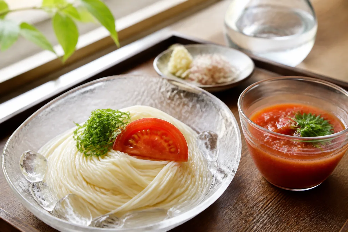 トマトつゆの冷やしそうめん