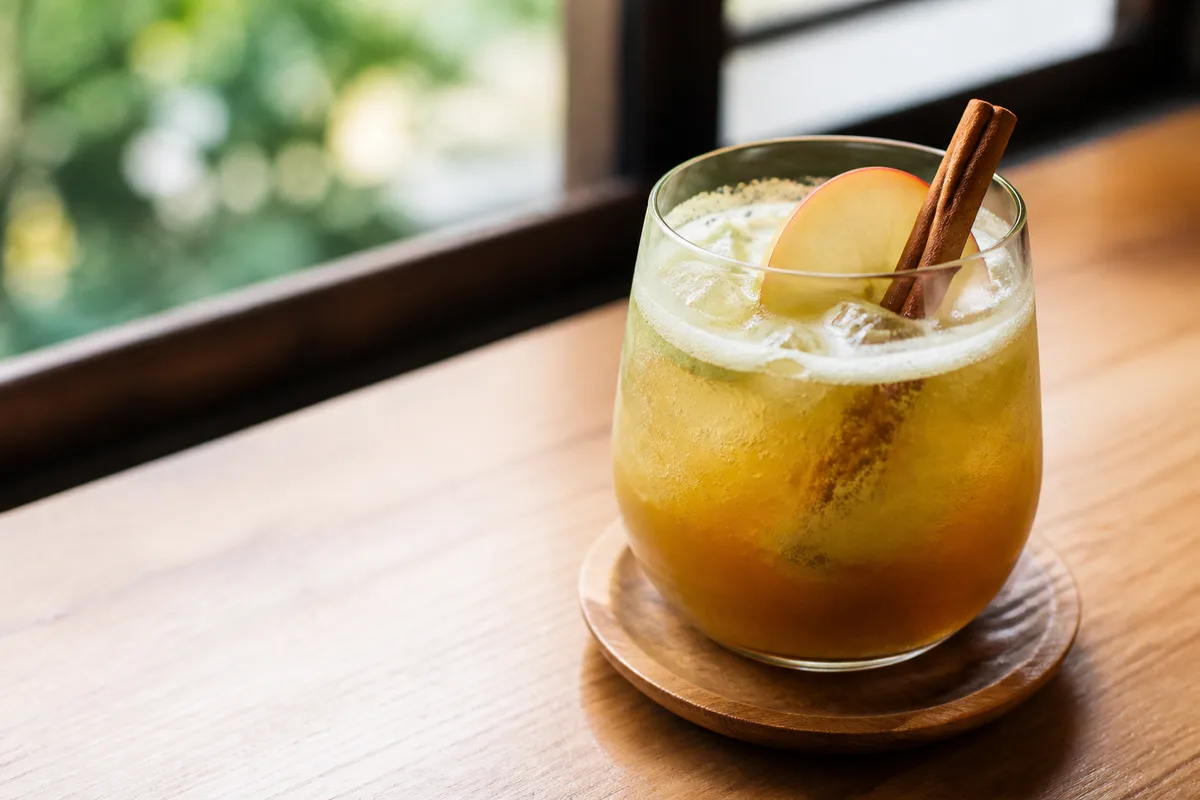 煎茶とりんごのシュラブソーダ